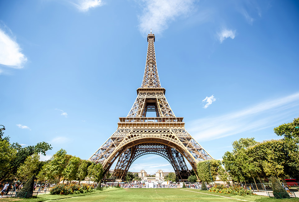 cityscape-view-of-paris-6YF2ADW