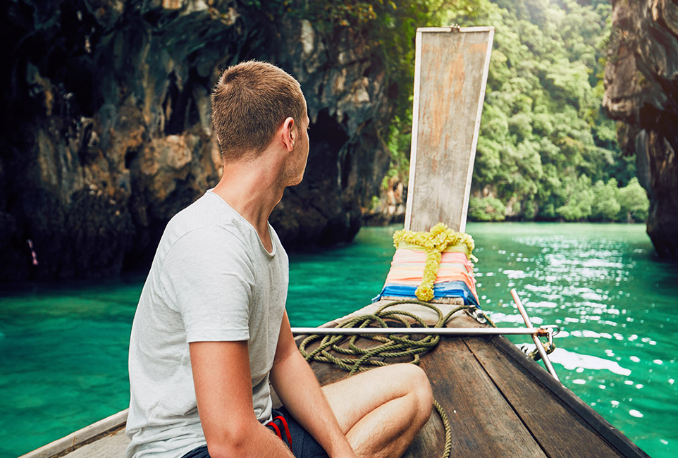 travel-on-the-long-tail-boat-PLYEJLE